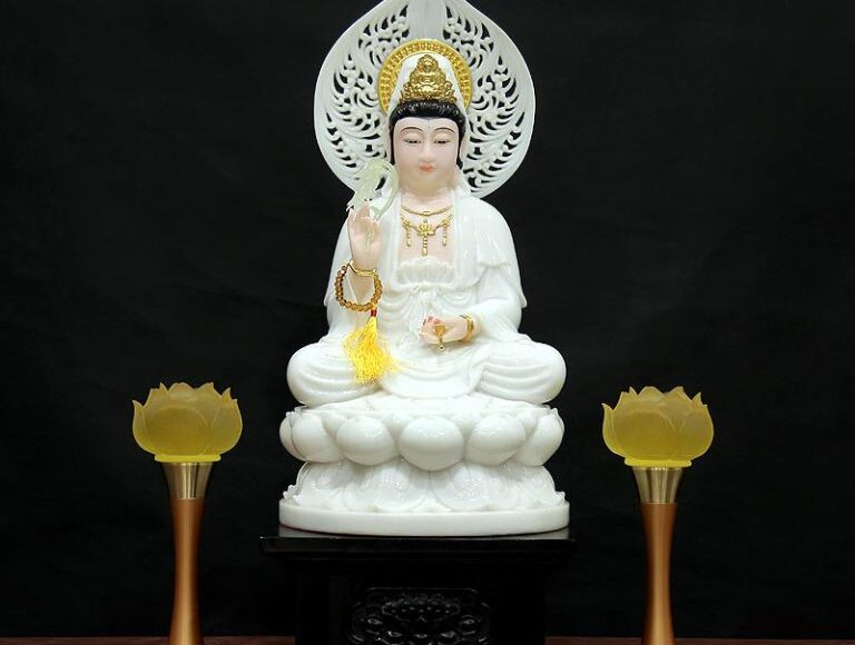 Những mẫu tượng Phật Quan Âm Bồ Tát mang bình an cho gia đạo