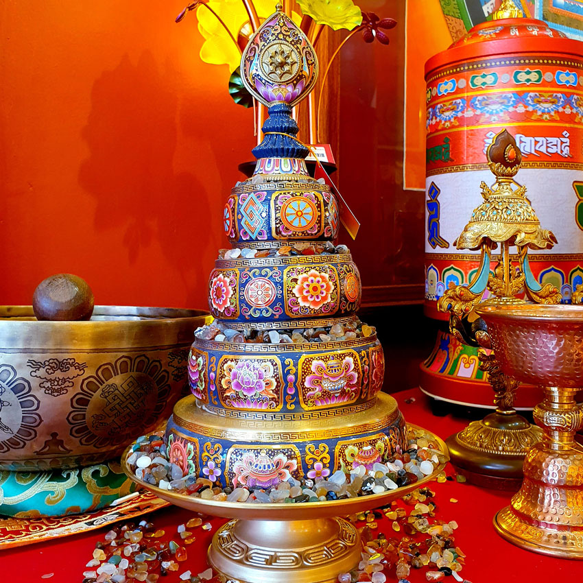 Tháp cúng dường Mandala đồng đã gia trì in hoa